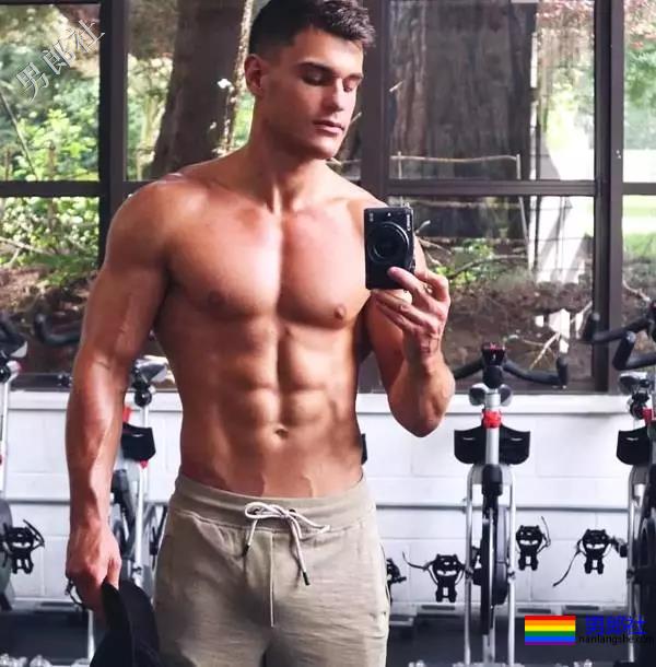 肌肉男停止健身训练，每天只跑步，半年后身材竟变成这样.... - 51虹马