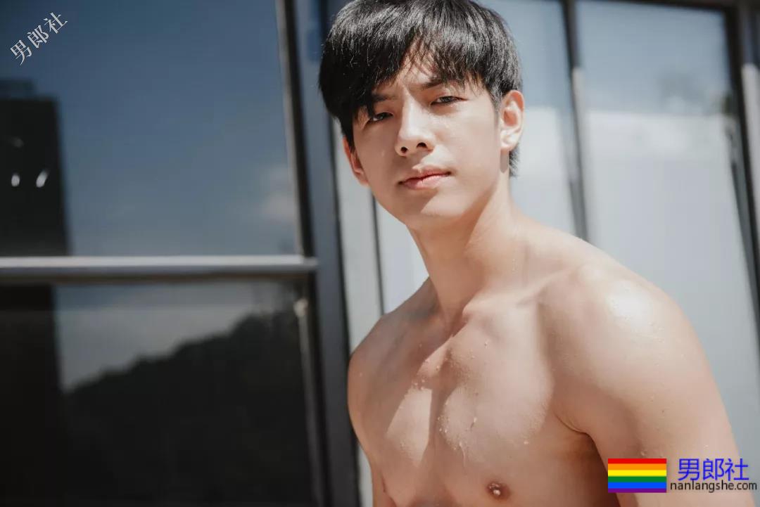 188篮球小鲜肉被发掘，新剧大秀奶白肌肉好身材，真A了！ - 51虹马