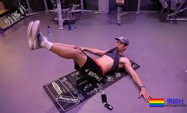 188篮球小鲜肉被发掘，新剧大秀奶白肌肉好身材，真A了！ - 51虹马