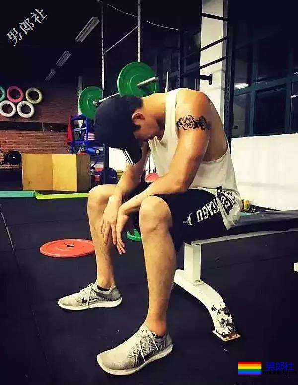 188篮球小鲜肉被发掘，新剧大秀奶白肌肉好身材，真A了！ - 51虹马