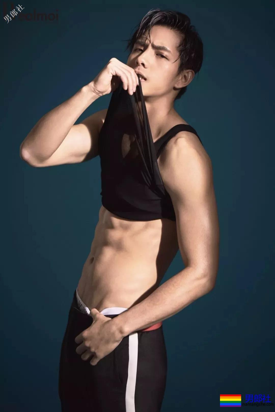 188篮球小鲜肉被发掘，新剧大秀奶白肌肉好身材，真A了！ - 51虹马