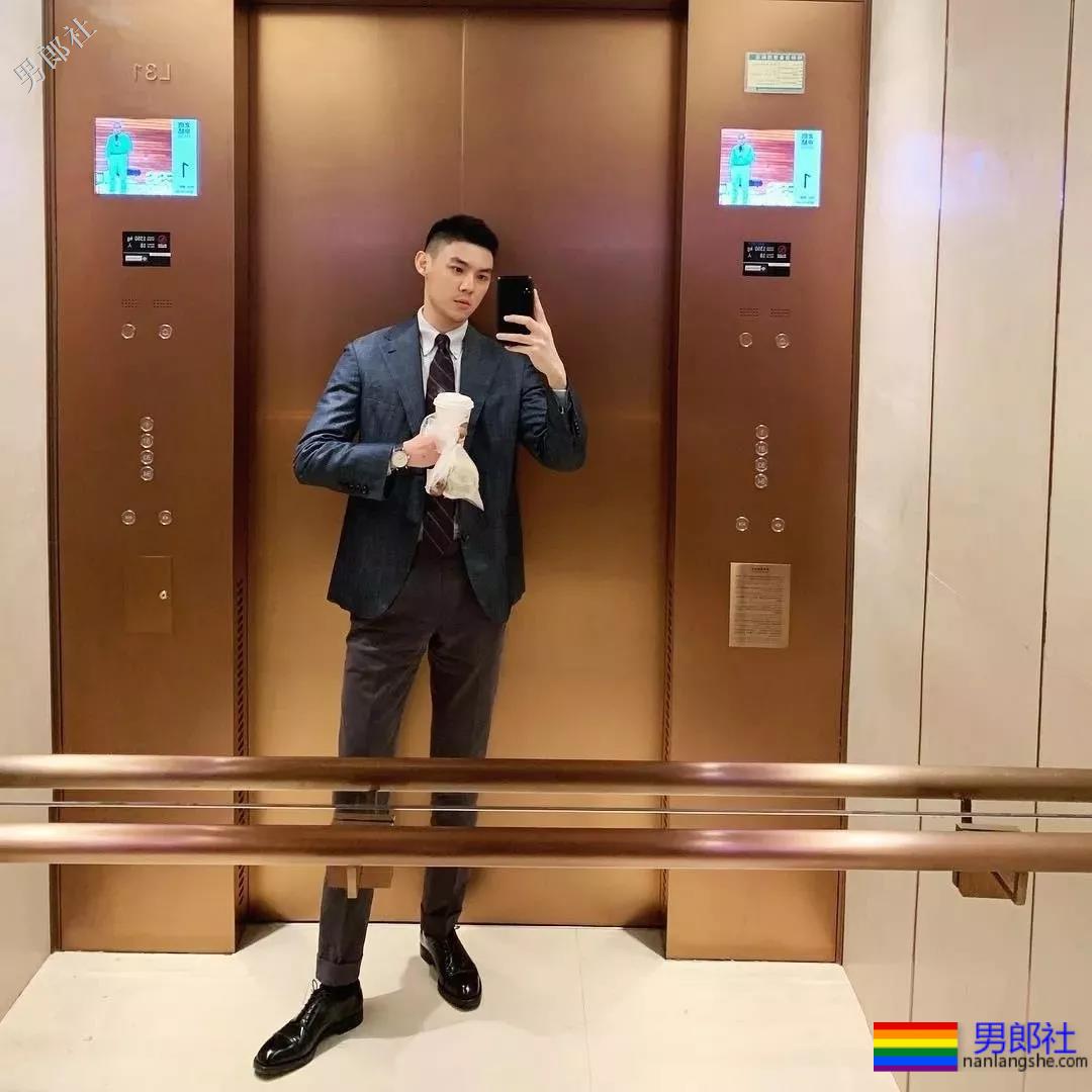 “特长”短裤寸头小奶狗，99%的人都爱他的白袜翘臀大长腿~ - 51虹马