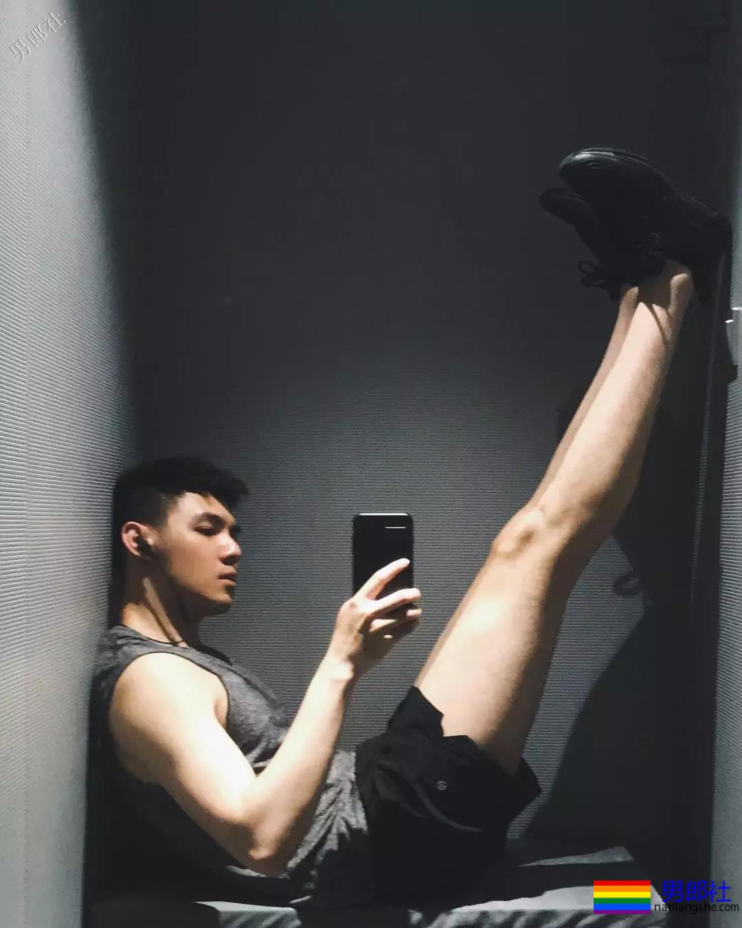 “特长”短裤寸头小奶狗，99%的人都爱他的白袜翘臀大长腿~ - 51虹马