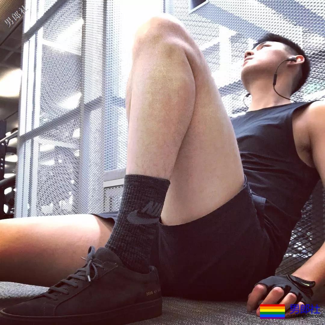 “特长”短裤寸头小奶狗，99%的人都爱他的白袜翘臀大长腿~ - 51虹马