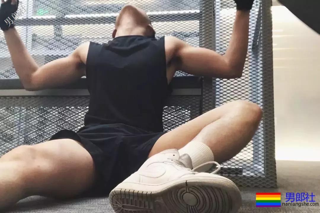 “特长”短裤寸头小奶狗，99%的人都爱他的白袜翘臀大长腿~ - 51虹马