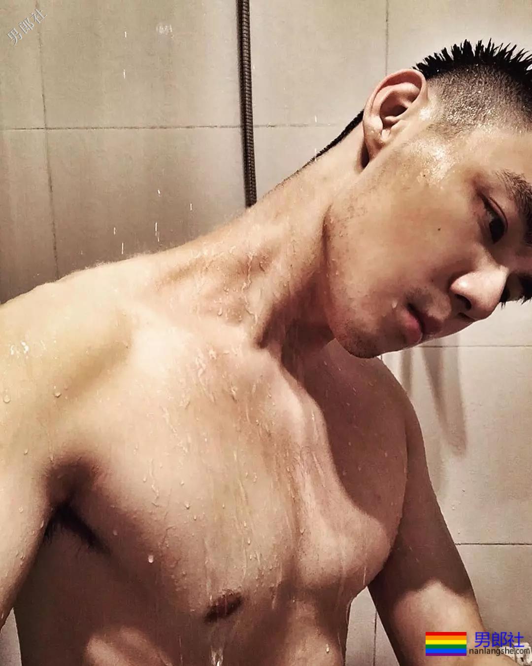 “特长”短裤寸头小奶狗，99%的人都爱他的白袜翘臀大长腿~ - 51虹马