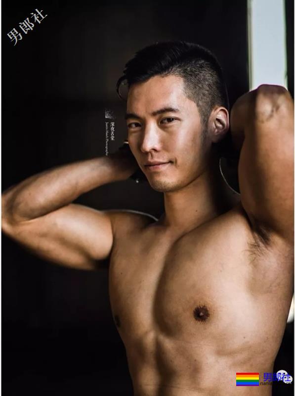 大眼熟男发布写真，老公名单再添一人！ - 51虹马