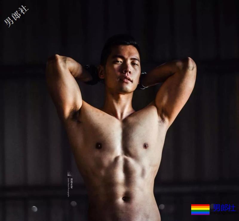 大眼熟男发布写真，老公名单再添一人！ - 51虹马