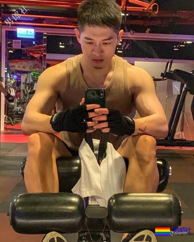 大眼熟男发布写真，老公名单再添一人！ - 51虹马