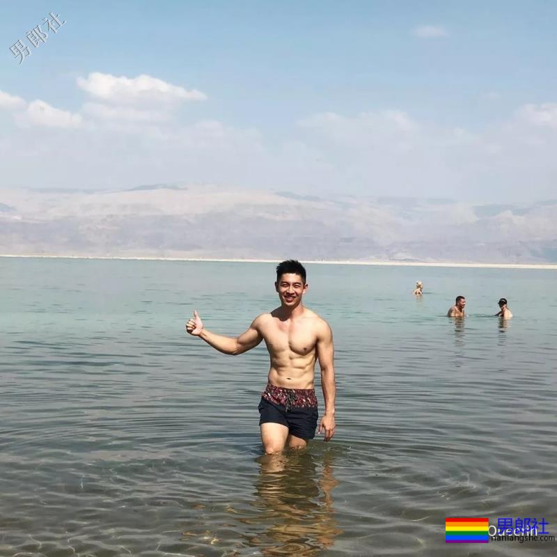 大眼熟男发布写真，老公名单再添一人！ - 51虹马