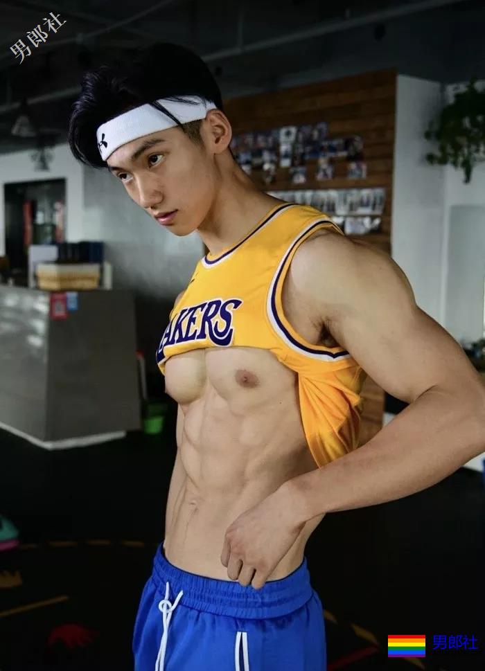 一个肌肉小伙的转变,太帅了！ - 51虹马