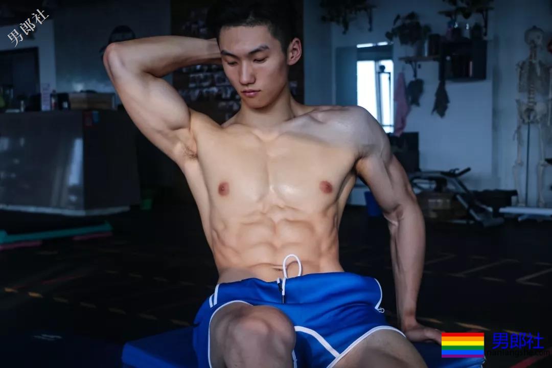 一个肌肉小伙的转变,太帅了！ - 51虹马