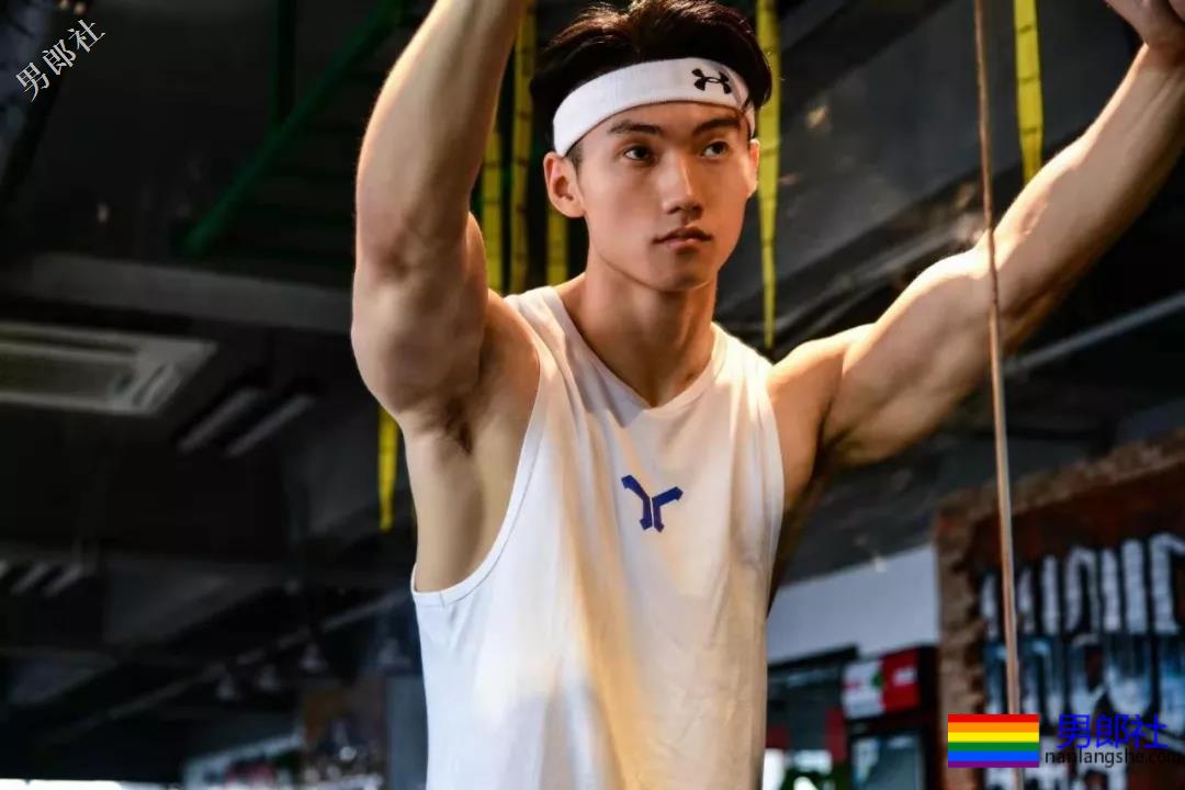 一个肌肉小伙的转变,太帅了！ - 51虹马