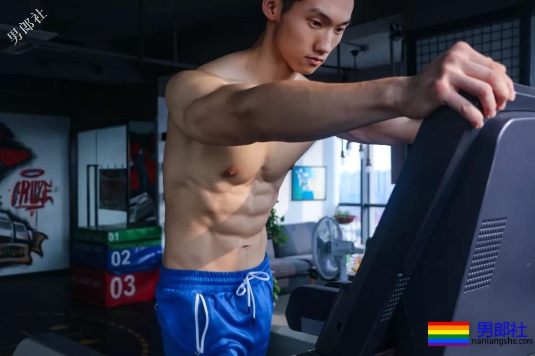 一个肌肉小伙的转变,太帅了！ - 51虹马