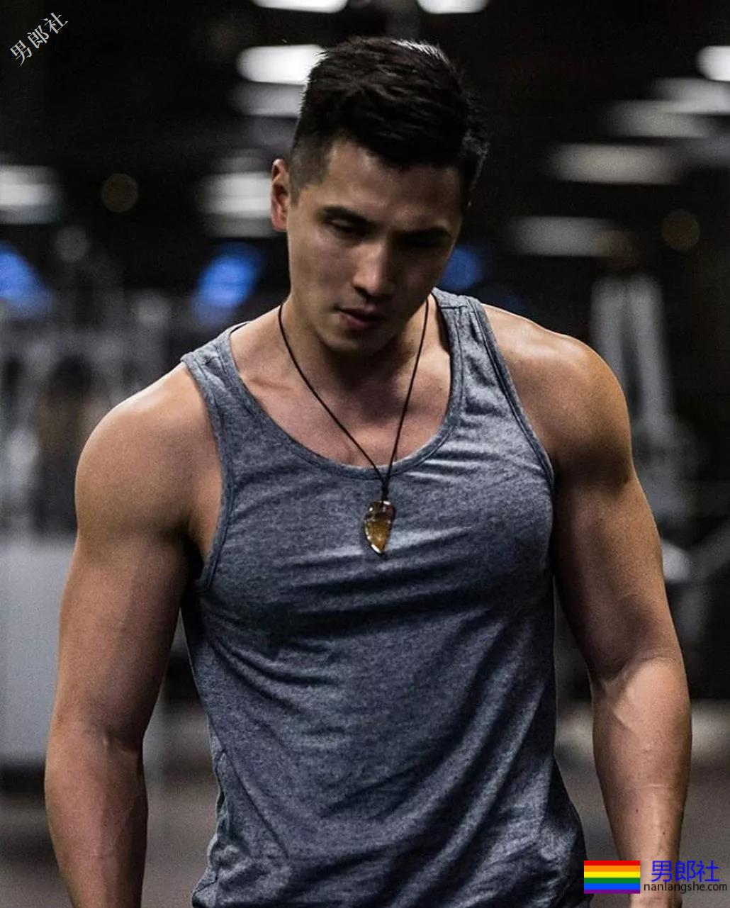 47寸大胸消防员又爆黑料！网友：长腿腹肌公狗腰更好看！-51虹马