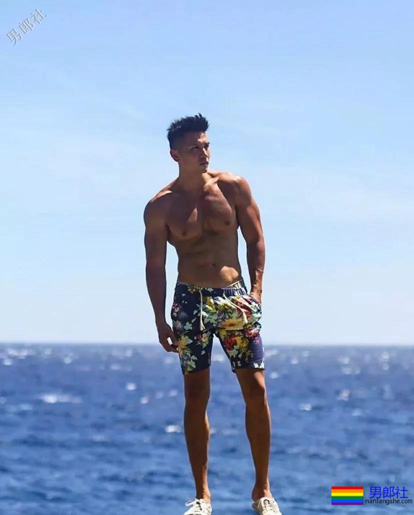 47寸大胸消防员又爆黑料!网友:长腿腹肌公狗腰更好看! - 51虹马 47寸大胸消防员又爆黑料!网友:长腿腹肌公狗腰更好看! - 51虹马