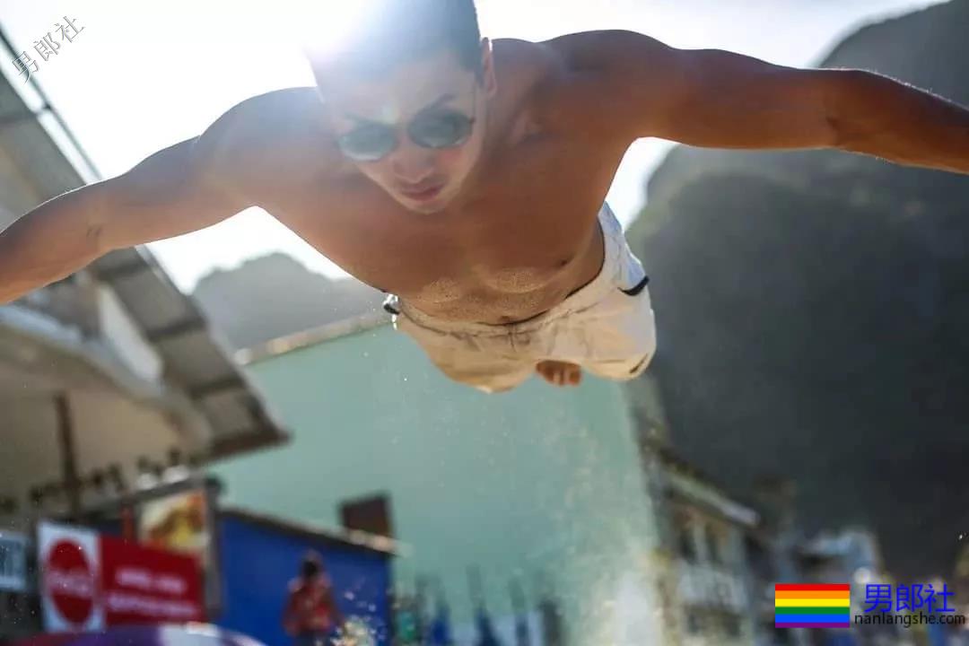 47寸大胸消防员又爆黑料!网友:长腿腹肌公狗腰更好看! - 51虹马 47寸大胸消防员又爆黑料!网友:长腿腹肌公狗腰更好看! - 51虹马