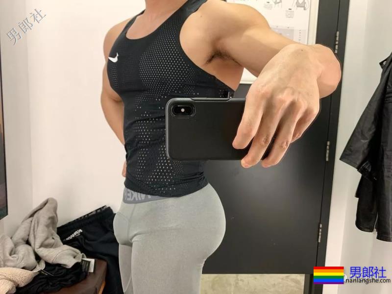 肌肉男都流行侧乳装了，看得我忍不住摸了屏幕！ - 51虹马