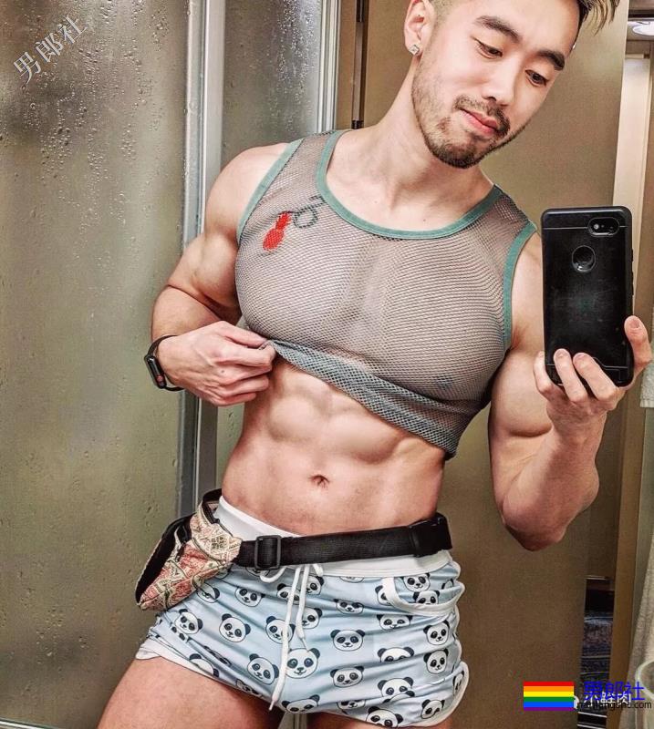 肌肉男都流行侧乳装了，看得我忍不住摸了屏幕！ - 51虹马