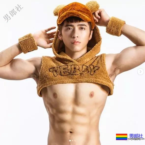肌肉男都流行侧乳装了，看得我忍不住摸了屏幕！ - 51虹马