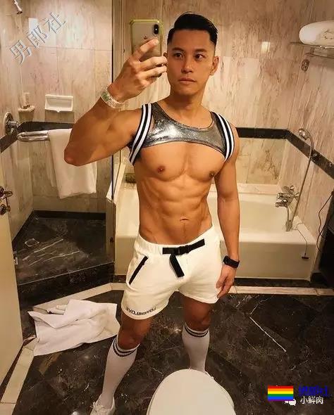 肌肉男都流行侧乳装了，看得我忍不住摸了屏幕！ - 51虹马