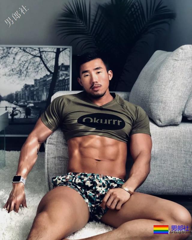 肌肉男都流行侧乳装了，看得我忍不住摸了屏幕！ - 51虹马