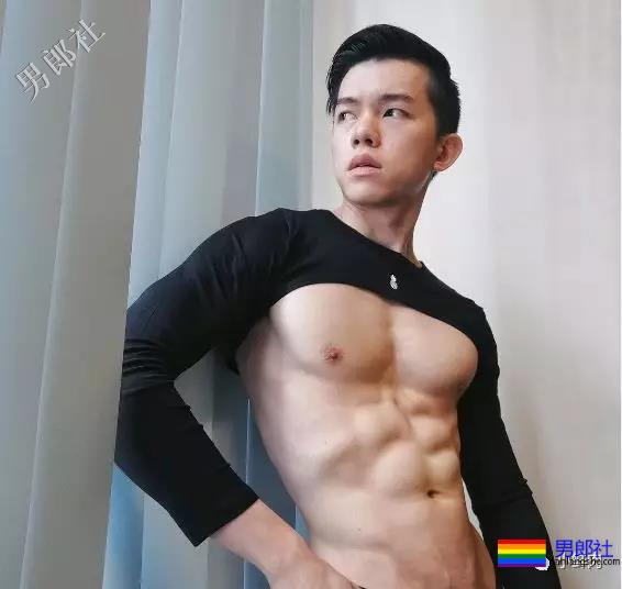 肌肉男都流行侧乳装了，看得我忍不住摸了屏幕！ - 51虹马
