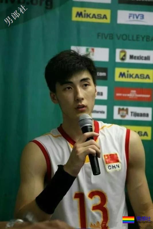 196大长腿排球运动员，腹肌大鼻子劈腿照帅翻天，不要总盯宁泽涛啦！ - 51虹马