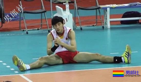 196大长腿排球运动员，腹肌大鼻子劈腿照帅翻天，不要总盯宁泽涛啦！ - 51虹马