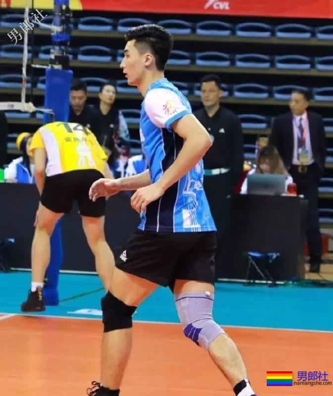 196大长腿排球运动员，腹肌大鼻子劈腿照帅翻天，不要总盯宁泽涛啦！ - 51虹马