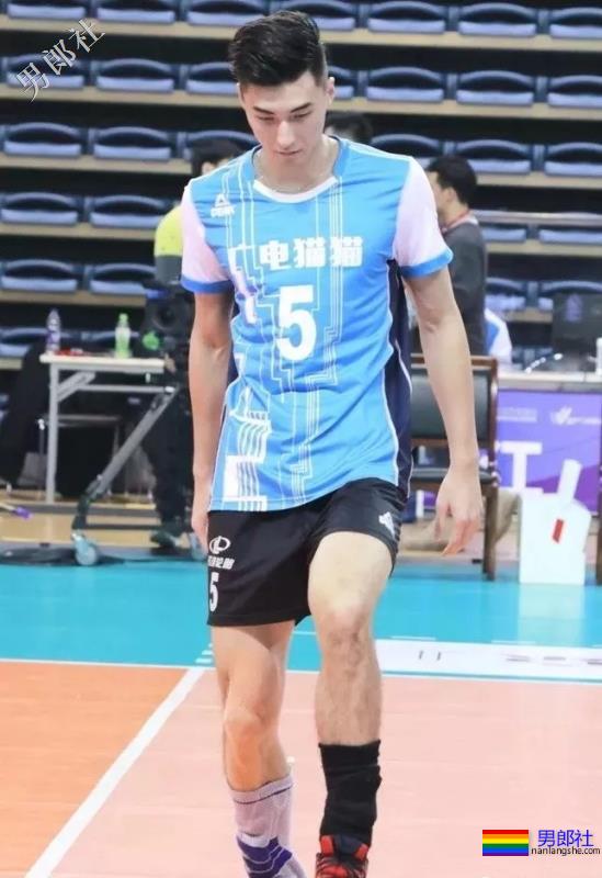 196大长腿排球运动员，腹肌大鼻子劈腿照帅翻天，不要总盯宁泽涛啦！ - 51虹马