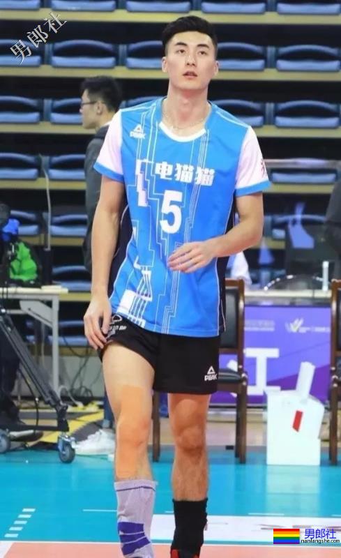 196大长腿排球运动员，腹肌大鼻子劈腿照帅翻天，不要总盯宁泽涛啦！ - 51虹马