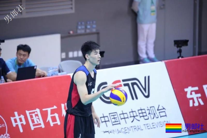 196大长腿排球运动员，腹肌大鼻子劈腿照帅翻天，不要总盯宁泽涛啦！ - 51虹马