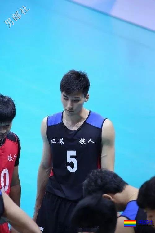 196大长腿排球运动员，腹肌大鼻子劈腿照帅翻天，不要总盯宁泽涛啦！ - 51虹马