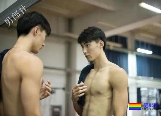 196大长腿排球运动员，腹肌大鼻子劈腿照帅翻天，不要总盯宁泽涛啦！ - 51虹马