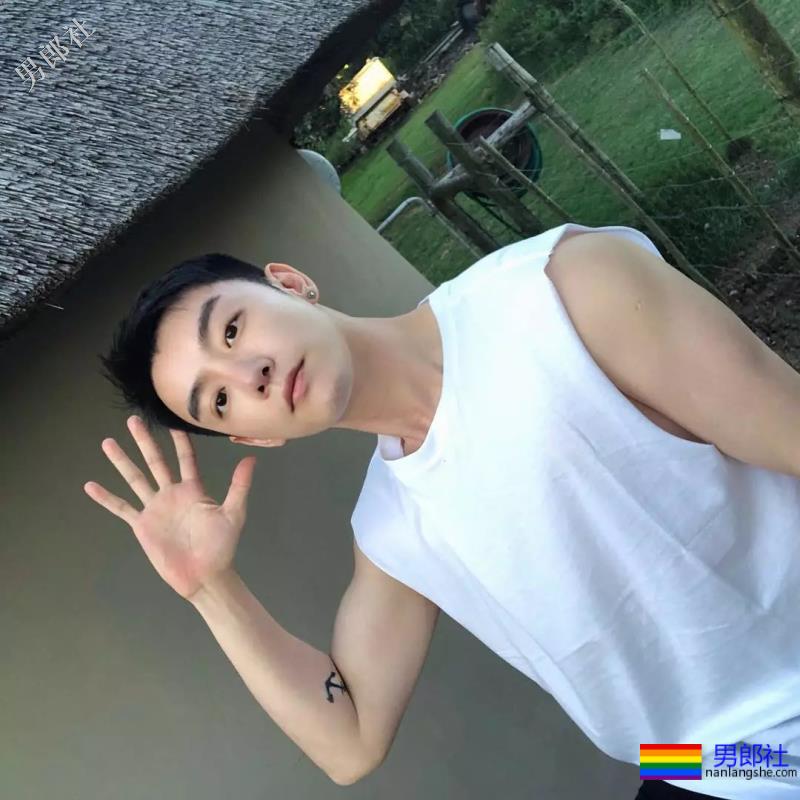 超men帅气高颜值男医生，小奶狗兼小狼狗气质！ - 51虹马