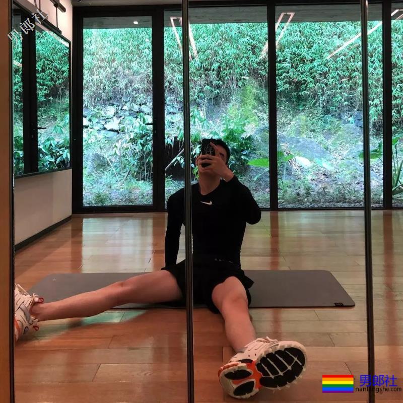 超men帅气高颜值男医生，小奶狗兼小狼狗气质！ - 51虹马