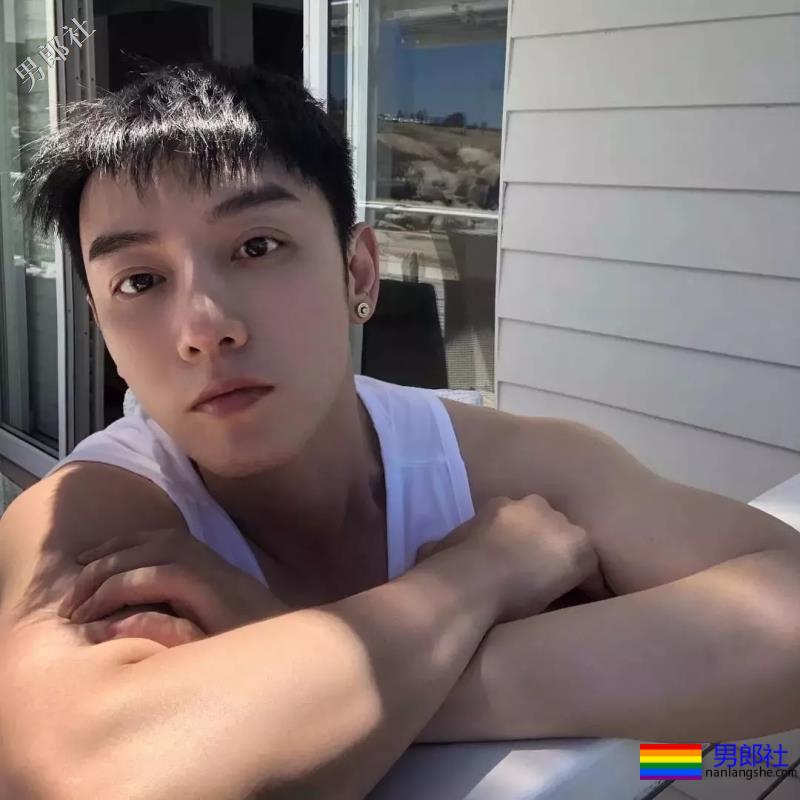 超men帅气高颜值男医生，小奶狗兼小狼狗气质！ - 51虹马