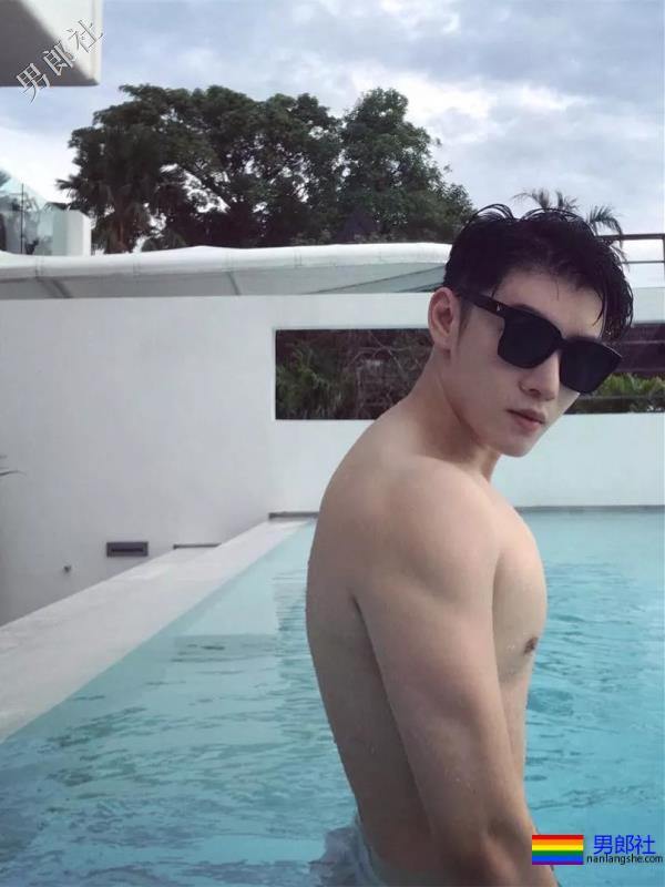 超men帅气高颜值男医生，小奶狗兼小狼狗气质！ - 51虹马