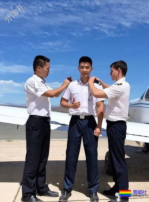 飞行学员里帅哥太多了，短发制服还有小肌肉！ - 51虹马