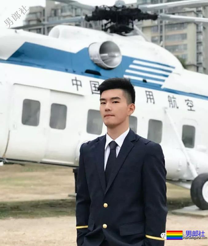 飞行学员里帅哥太多了，短发制服还有小肌肉！ - 51虹马