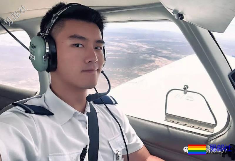 飞行学员里帅哥太多了，短发制服还有小肌肉！ - 51虹马