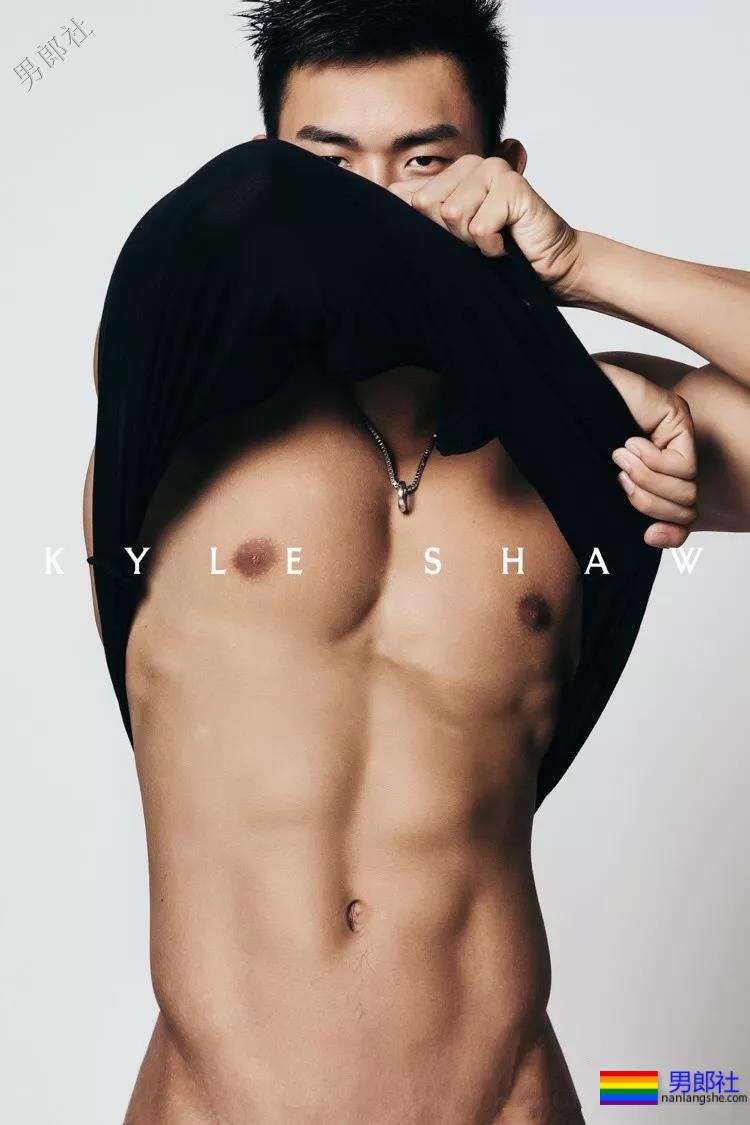 男版维密秀肌肉男内裤出镜，巧克力腹肌男模放飞自我，我喜欢！ - 51虹马