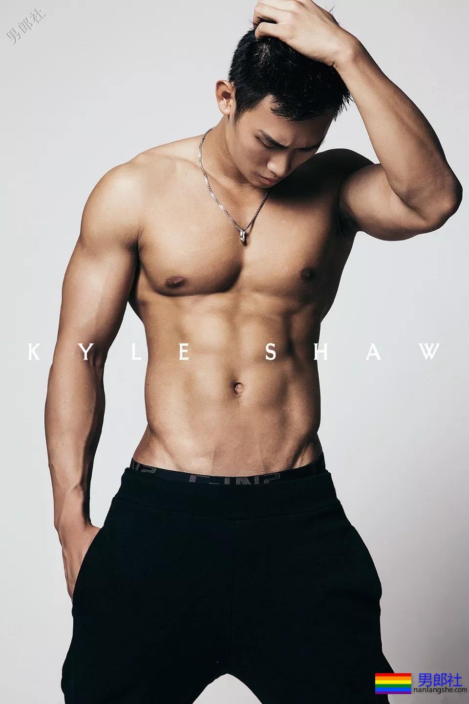 男版维密秀肌肉男内裤出镜，巧克力腹肌男模放飞自我，我喜欢！ - 51虹马