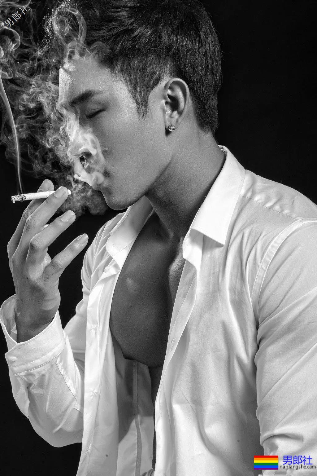 男版维密秀肌肉男内裤出镜，巧克力腹肌男模放飞自我，我喜欢！ - 51虹马