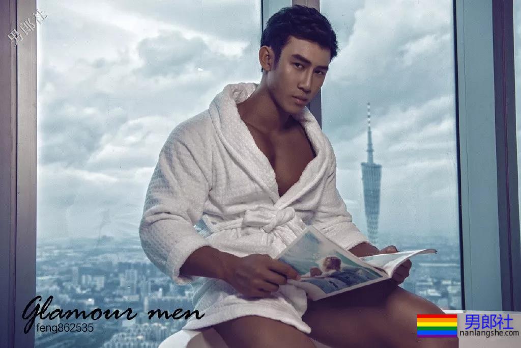 男版维密秀肌肉男内裤出镜，巧克力腹肌男模放飞自我，我喜欢！ - 51虹马