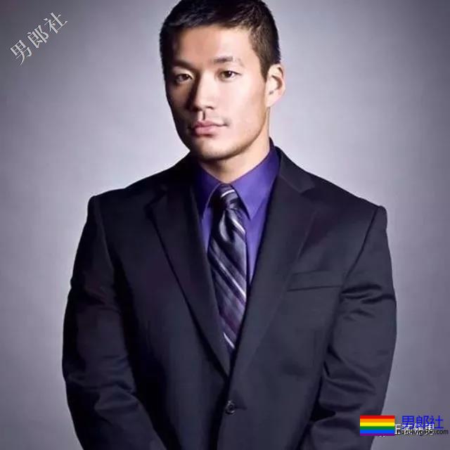 正装胡茬熟男像男票，脱掉正装后就是行走的荷尔蒙 - 51虹马