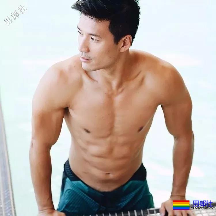 正装胡茬熟男像男票，脱掉正装后就是行走的荷尔蒙 - 51虹马