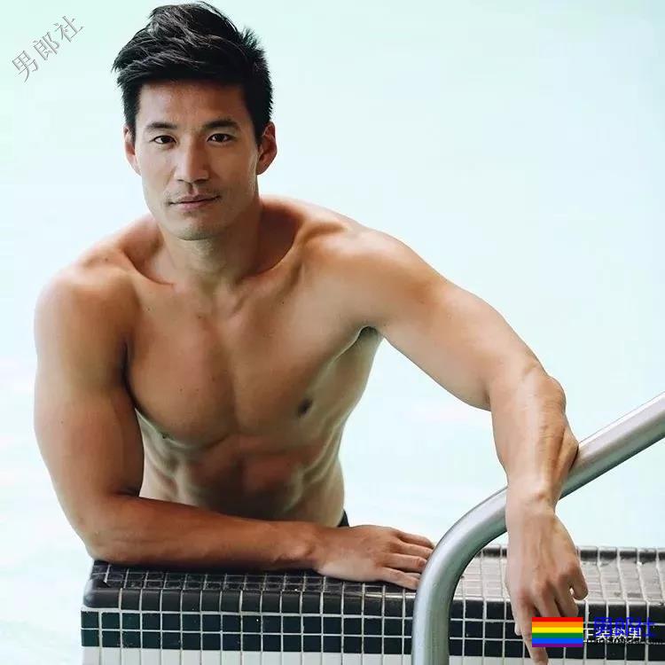 正装胡茬熟男像男票，脱掉正装后就是行走的荷尔蒙 - 51虹马