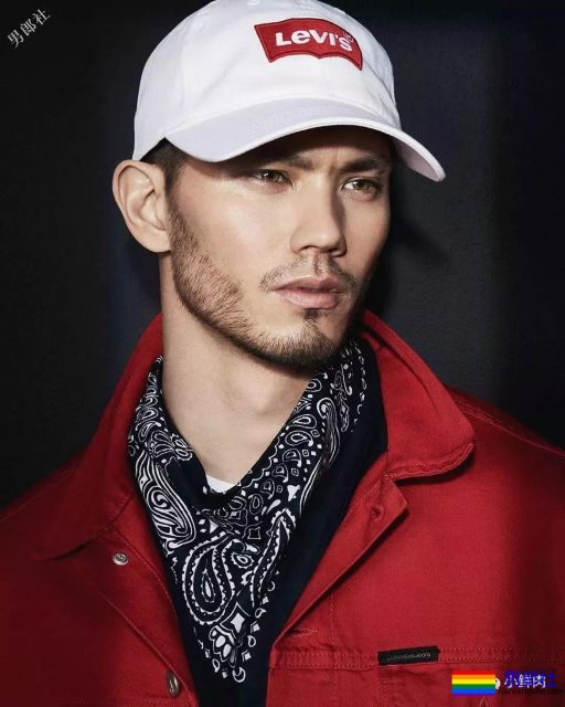 被香奈儿选上的亚洲男模，未火先上位？！ - 51虹马